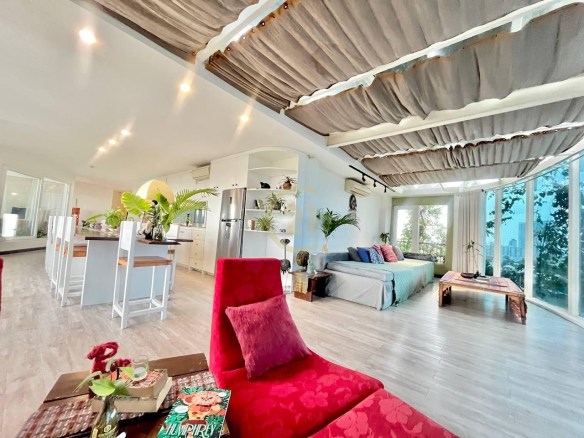COZY PENTHOUSE 7 BEDROOM FOR RENT!!