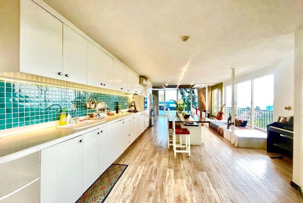 COZY PENTHOUSE 7 BEDROOM FOR RENT!!
