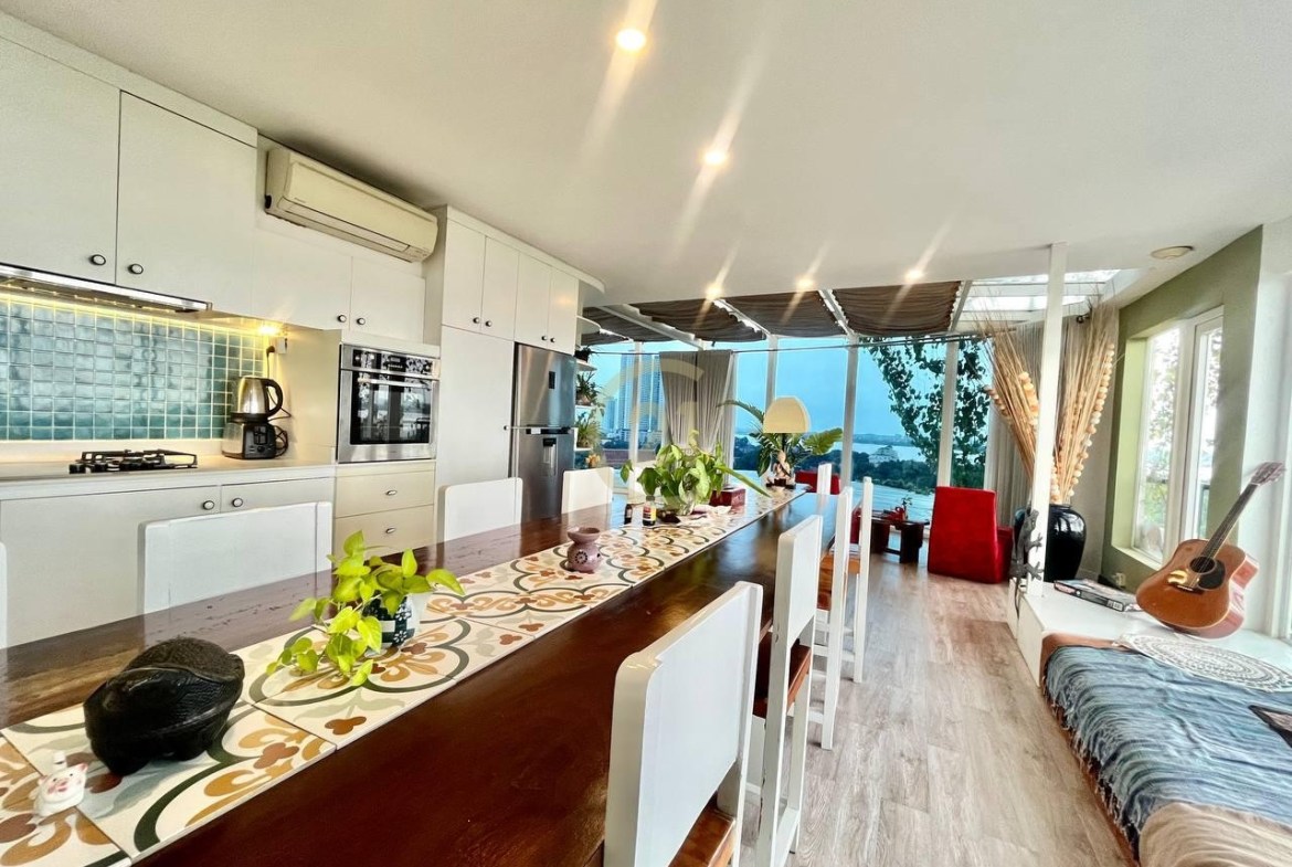 COZY PENTHOUSE 7 BEDROOM FOR RENT!!
