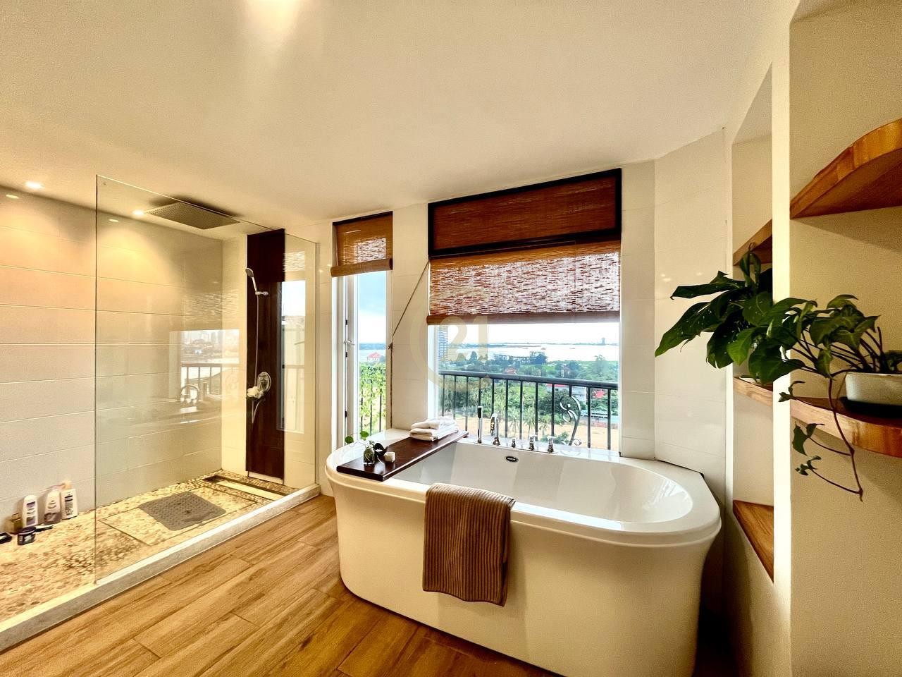 COZY PENTHOUSE 7 BEDROOM FOR RENT!!