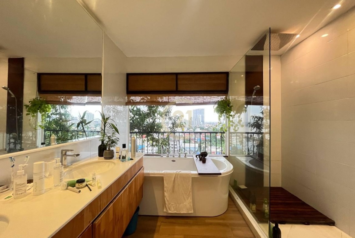 COZY PENTHOUSE 7 BEDROOM FOR RENT!!