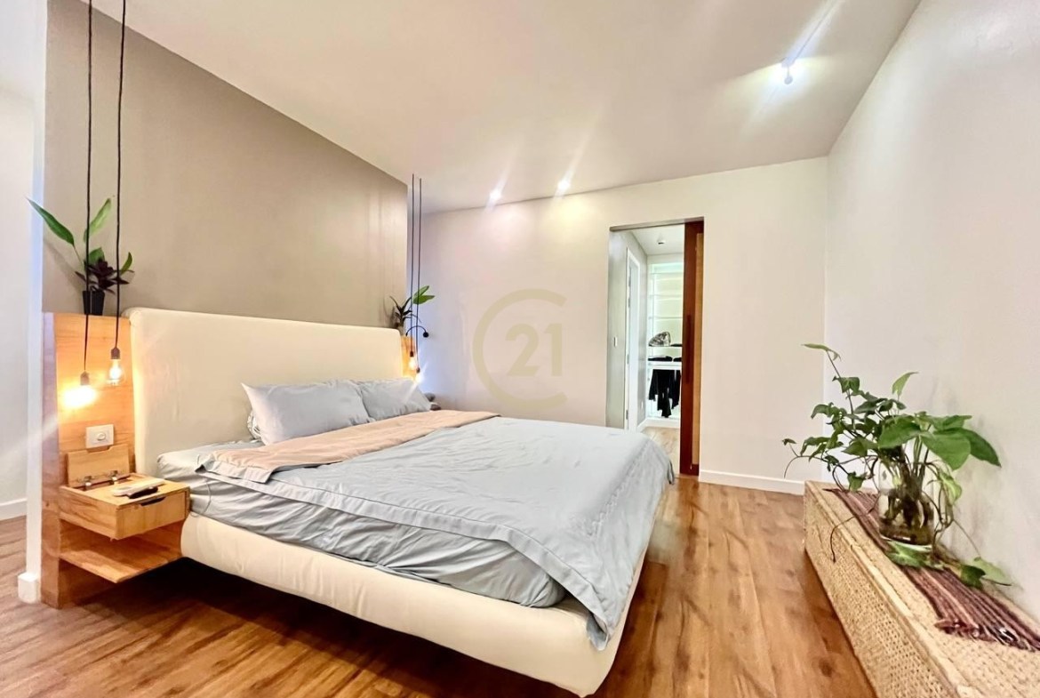 COZY PENTHOUSE 7 BEDROOM FOR RENT!!