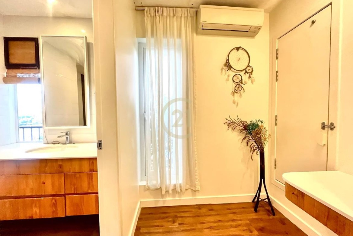 COZY PENTHOUSE 7 BEDROOM FOR RENT!!