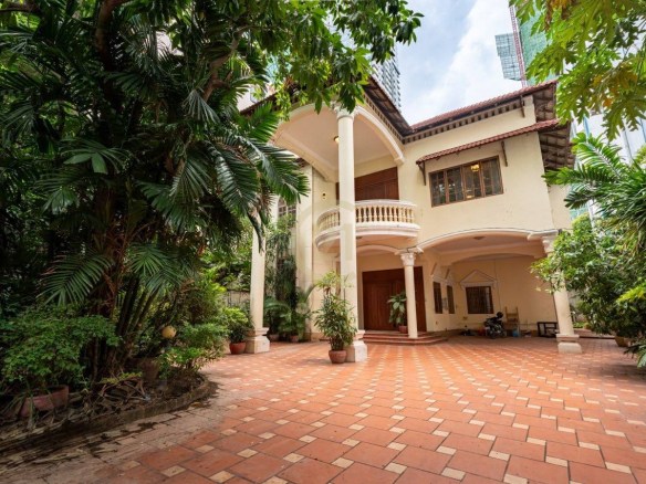VILLA FOR RENT IN BKK1 | Fully Furnished ✨