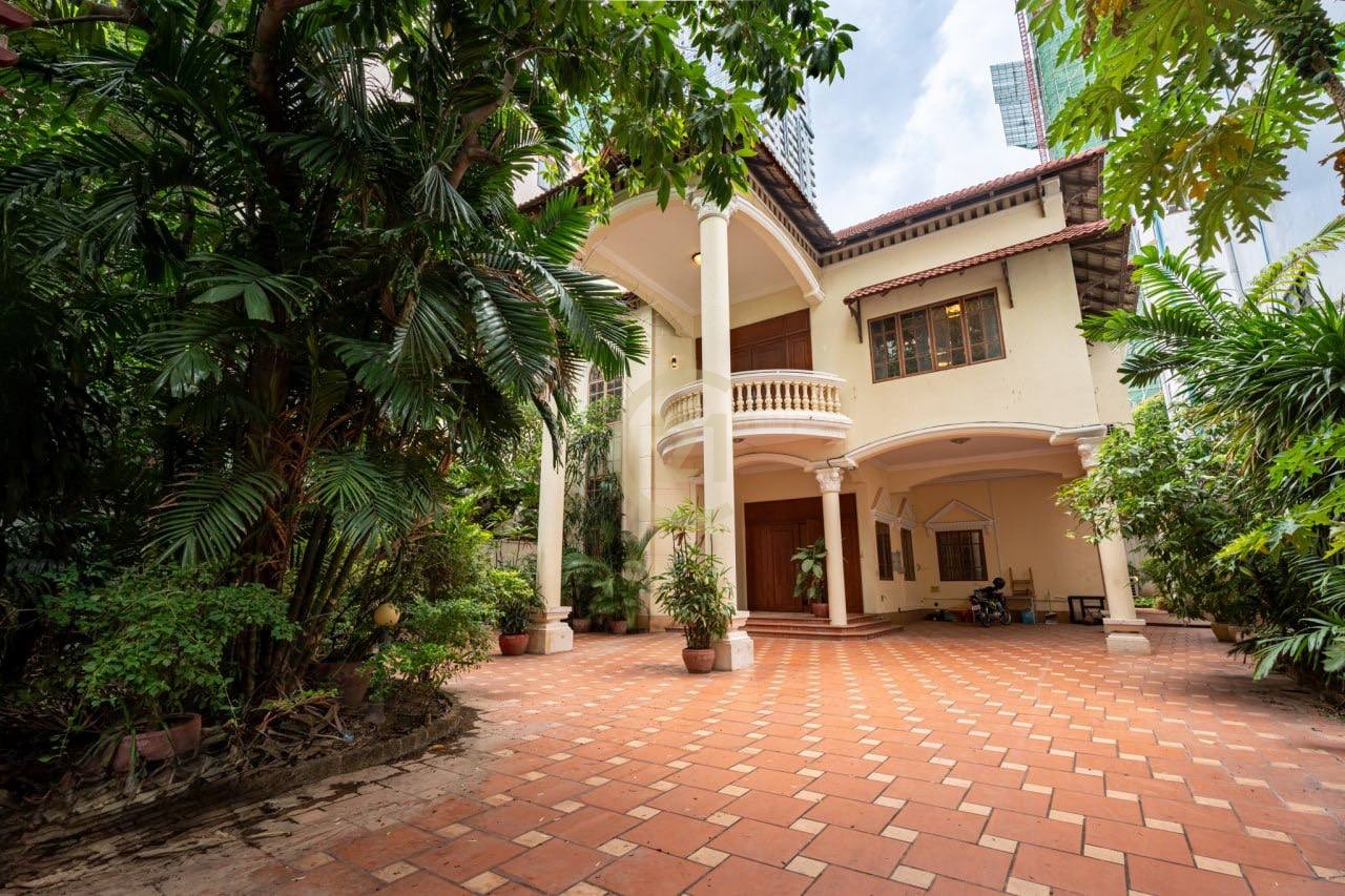 VILLA FOR RENT IN BKK1 | Fully Furnished ✨