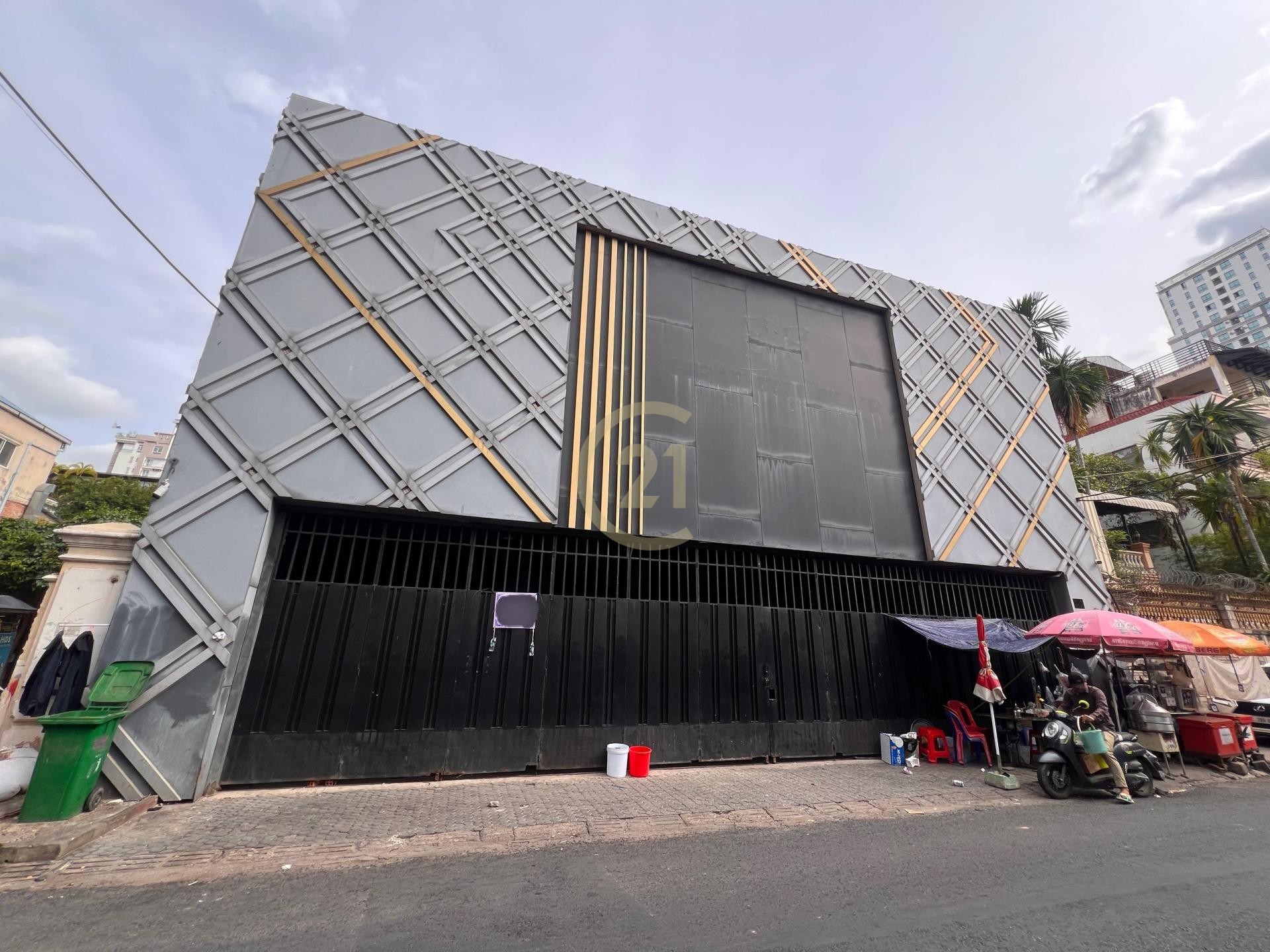 Shop House for Rent in Prime BKK1 Location ✨🏢