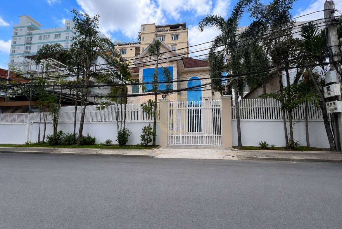 Single Villa For Rent At Toul Tompong