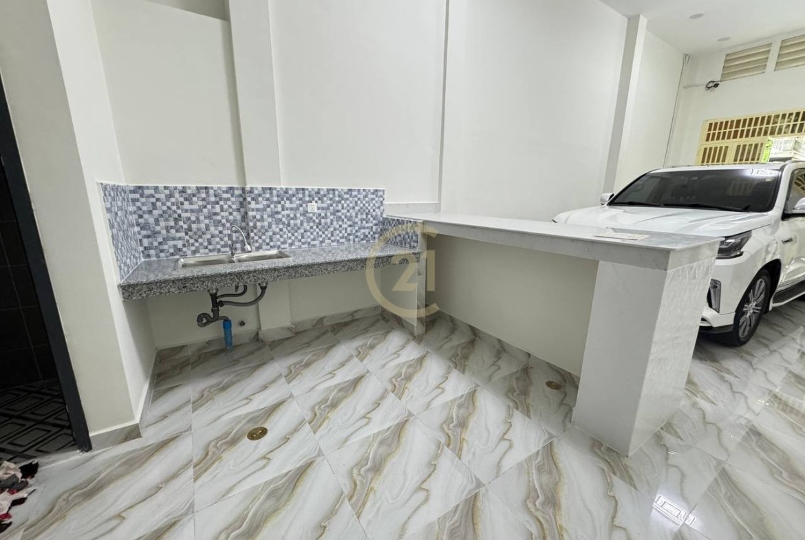 HOUSE FOR RENT IN DAUN PENH!!