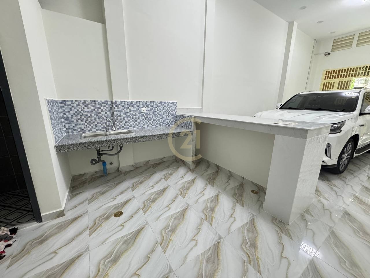HOUSE FOR RENT IN DAUN PENH!!