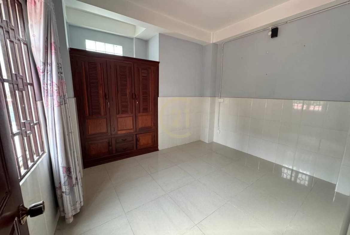 HOUSE FOR RENT IN DAUN PENH!!