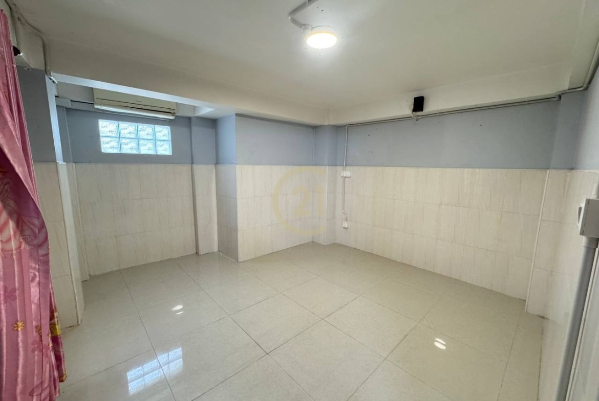 HOUSE FOR RENT IN DAUN PENH!!