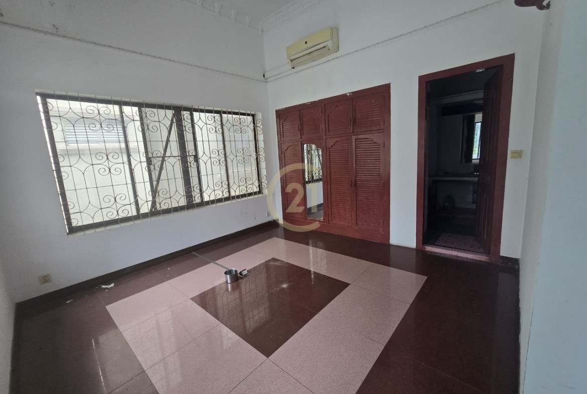 Shophouse For Rent In BKK1