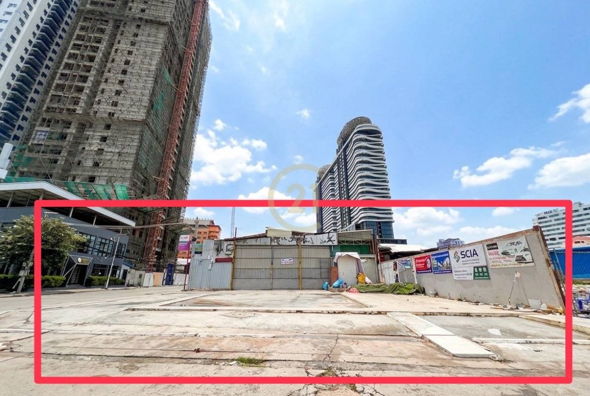 Land For Rent At 7 Makara Close To BKK